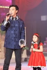 高清组图：钟镇涛和闺女抢戏 小女儿显露明星锋芒
