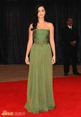 组图：水果姐亮相白宫晚宴 绿色长裙显身材曲线