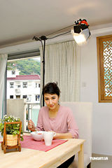 幻灯图：关咏荷首任燕麦代言人 拍广告受厂商优待 