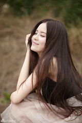 组图：美女温心拍写真 亲近自然恬静脱俗