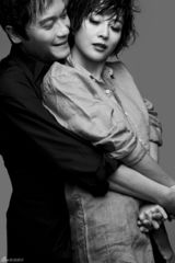 组图：罗嘉良苏岩黑白写真 情人节上演甜蜜诱惑