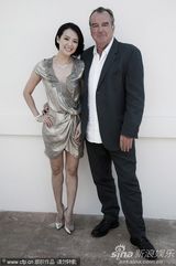 高清组图：章子怡宣传《最爱》 紫色蕾丝装恬静优雅