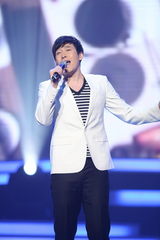 高清组图：新浪网络盛典 满江献唱《中华诵》