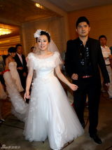 组图：潘长江之女潘阳婚礼 巩汉林等祝贺