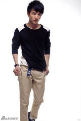 组图：许诺演绎秋装时尚大片 干净利落显忧郁气质