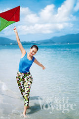 组图：梁静《新旅行》清凉出水展夏日风情