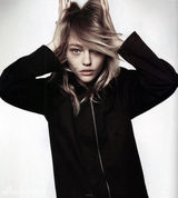 组图：俄罗斯超模萨莎写真展梦幻气质