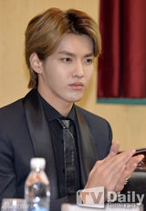 组图：EXO任韩国江南观光大使 推广韩流一条街