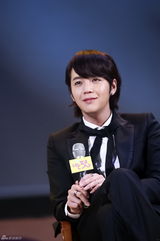 高清组图：金荷娜宣传《宠物》 张根硕送飞吻抛媚眼