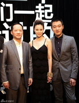 组图：佟大为关悦携手亮相时尚颁奖礼大秀恩爱