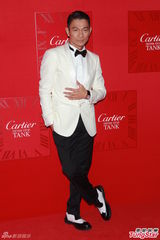 组图：刘德华西装领结变王子 生日愿望再添丁