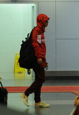 独家：文章捻佛珠马伊琍吃独食 夫妻各干各