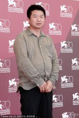 组图：电影《疯爱》发布会 导演王兵独自亮相