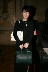 组图：IT GIRL陈燃复古亮相显端庄