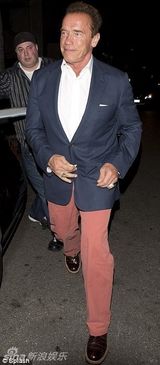 组图：斯瓦辛格与新欢共进晚餐 女方家人护驾