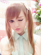 组图：美18岁真人芭比爆红 短裙秀美腿险走光