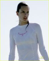 组图：名模安布罗休夏威夷度假 比基尼秀曼妙身材