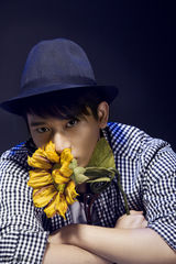 组图：袁子皓时尚大片曝光 尽显青春流行元素