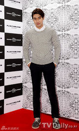 组图：SJ崔始源少时Jessica等出席时尚派对