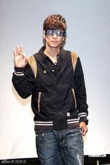 幻灯图：罗志祥与粉丝共赏3DMV 力挺小S没“家暴”