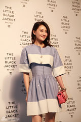 组图：林鹏亮相摄影展 清新裙装增色时尚之夜