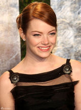 高清组图：艾玛-斯通黑色礼服亮相奥斯卡派对