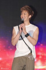 组图：孙耀威梁文音加盟不设限演唱会 推行宗教时尚