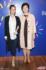 组图：林青霞现身支持继女 与生母张天爱同场