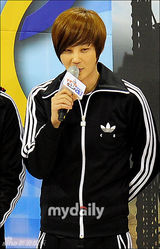 组图：神话六成员参加《神话广播》公开拍摄