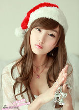 幻灯图集：小龙女彤彤化身圣诞宝贝 秀蕾丝装