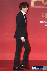 组图：《2012SBS演技大赏》孙贤株夺魁