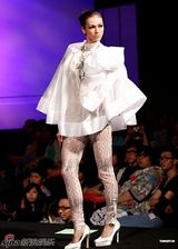 高清组图：Rosemary等名模走秀 任达华亮相风采不减 