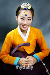 组图：韩星穿韩服拍写真迎中秋 南圭丽(南奎丽)典雅朱元粉嫩