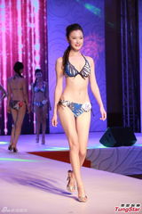 组图：亚姐大中华赛区泳衣秀 爆乳美腿一览无余