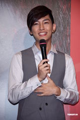 组图：炎亚纶单飞成绩胜飞轮海 强调组合不解散