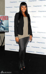 幻灯：詹妮弗-哈德森瘦身成功 展青春活力仿佛重生