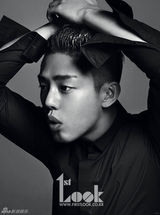 高清组图：刘亚仁黑白写真 吐烟圈化身叛逆少年