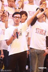 幻灯组图：张学友陈慧琳压轴献唱《但愿人长久》