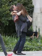 组图：阿尔芭片场飞扑布鲁斯南 打舌战饥渴如狼