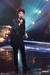 组图：《劲歌金曲》再录影 张智霖吴卓羲比歌艺