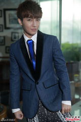 组图：炎亚轮精美写真 享受刻骨铭心恋爱