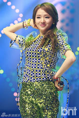 组图：EXO与Apink助阵颁奖礼 f(x)水晶捧奖