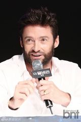 组图：休-杰克曼韩国宣传《金刚狼》剪刀手卖萌