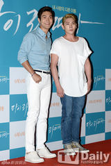 组图：SJ始源强仁等捧场刘智泰导演处女作