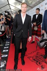 组图：《铁路劳工》首映 妮可基德曼微露乳沟