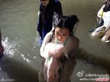 组图：陈妍希拍水下戏 曝陈晓【演员】因掉头套NG