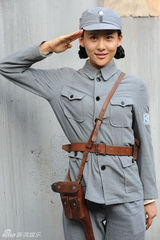 组图：《神枪》横店热拍 贾青将红色偶像进行到底