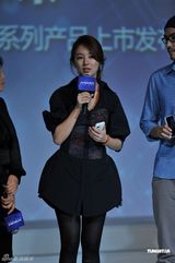 组图：阮经天胡须装现身京城 联手尹恩惠代言捞金