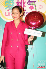 组图：辣妈林嘉欣强调已封肚 欲带女儿慈善探访