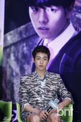 组图：金秀贤朴基雄李玹雨新片演绎花美男间谍